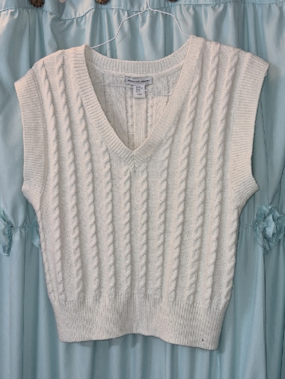 Cupcakes And Cashmere White V Neck Cable Knit Sweater Vest Women’s Sz XS
